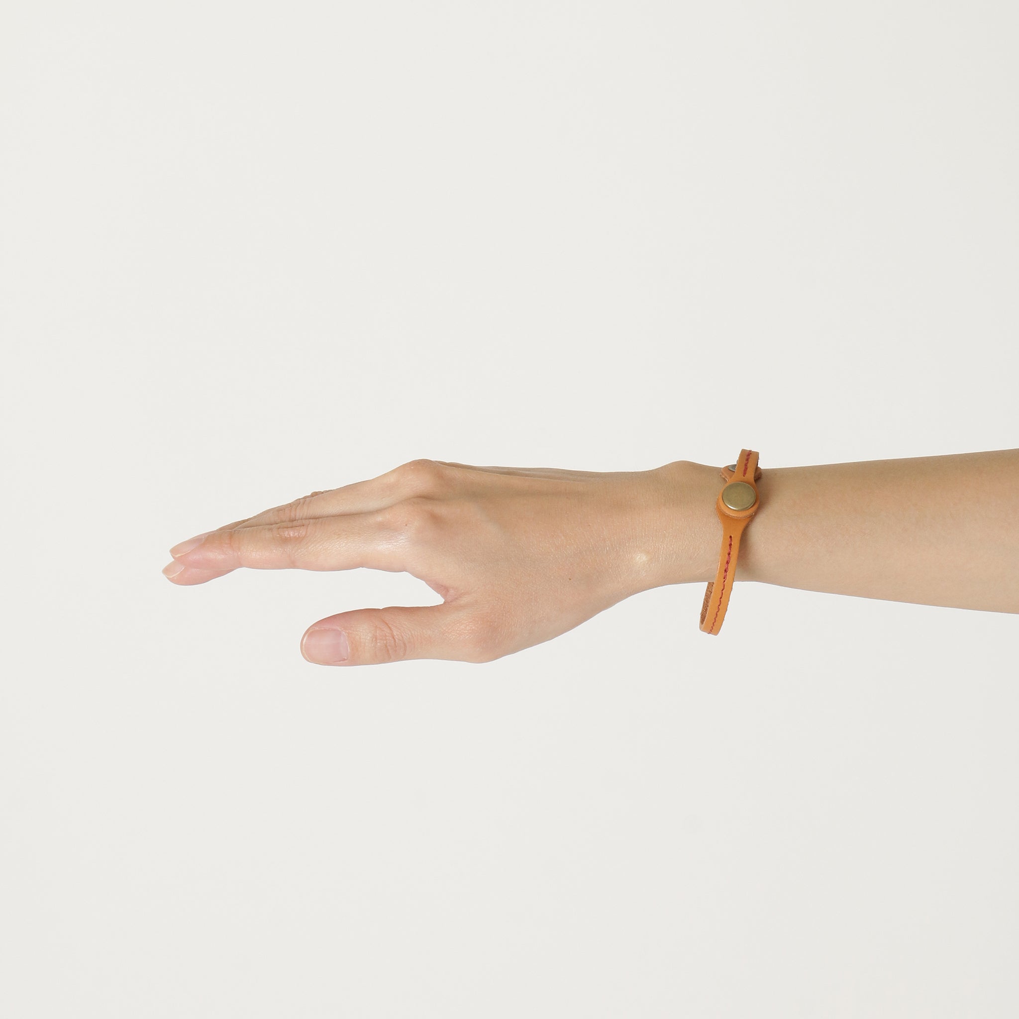 INOUE] 静電軽減アーム皮平細タイプ （ボタン） M&L 生成 / 静電気軽減